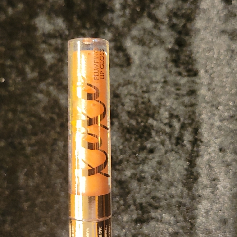 Amuse XoXo Lip Plumping Gloss